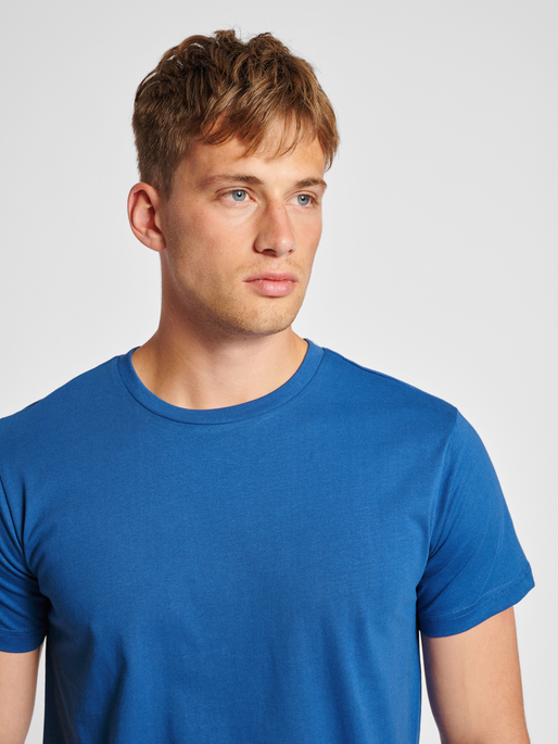 TRUE RED T-SHIRT BLUE hummel S/S BASIC -