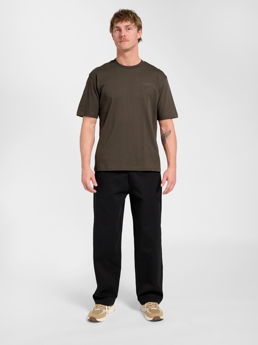 hmlKEEPER LOGO T-SHIRT S/S, MAJOR BROWN, model