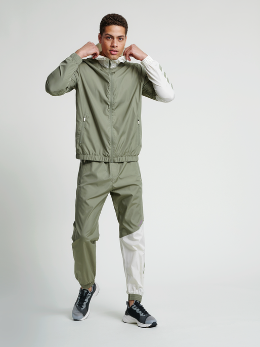 hmlSULLIVAN LOOSE ZIP HOODIE, 8062, model