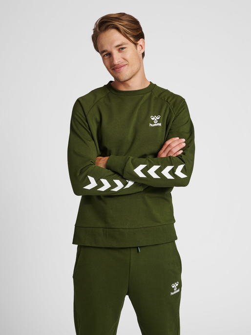 hmlISAM 2.0 SWEATSHIRT, RIFLE GREEN, model