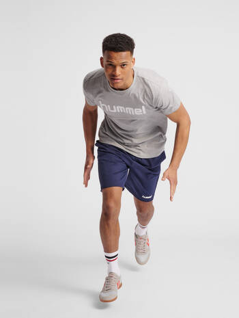 HUMMEL GO COTTON LOGO T-SHIRT S/S, GREY MELANGE, model