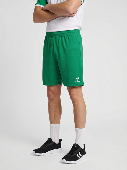 hmlESSENTIAL SHORTS, JELLY BEAN, model