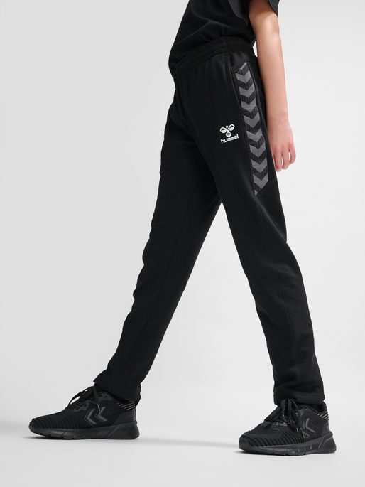 hmlAUTHENTIC CO TRAINING PANTS KIDS, BLACK, model