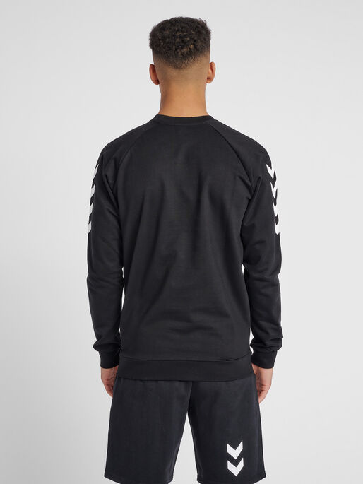 HUMMEL GO COTTON SWEATSHIRT, BLACK, model