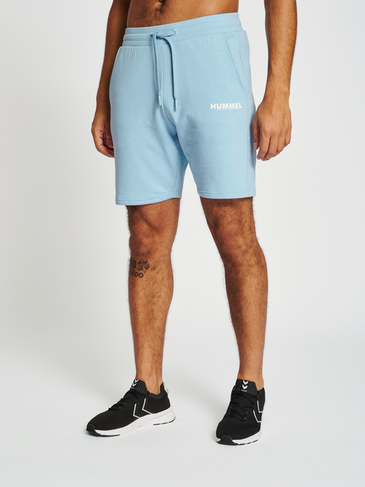 hmlLEGACY SHORTS, PLACID BLUE, model