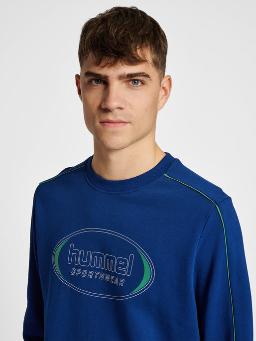 hmlLGC RYAN SWEATSHIRT, 7424, model