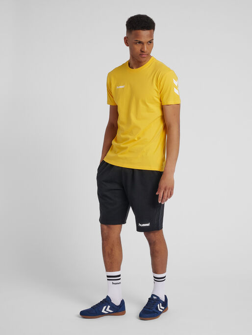 HUMMEL GO COTTON T-SHIRT S/S, SPORTS YELLOW, model
