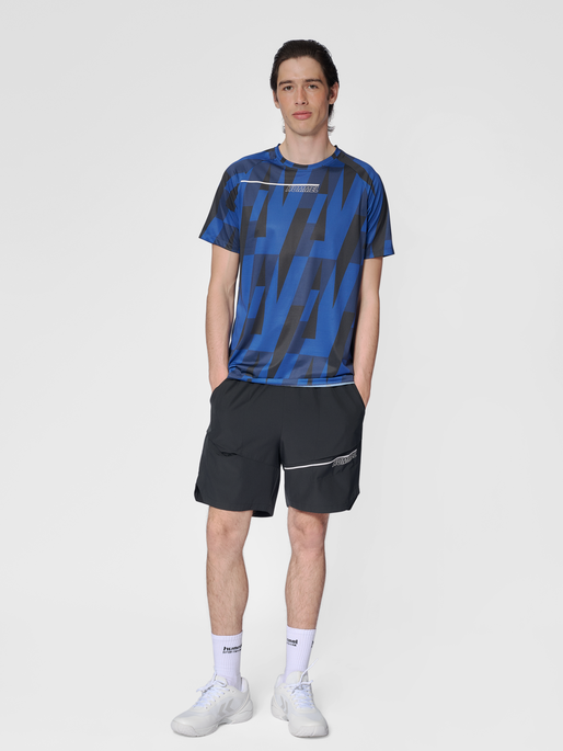 hmlCOURT AOP LIGHT WEIGHT T-SHIRT, SODALITE BLUE, model