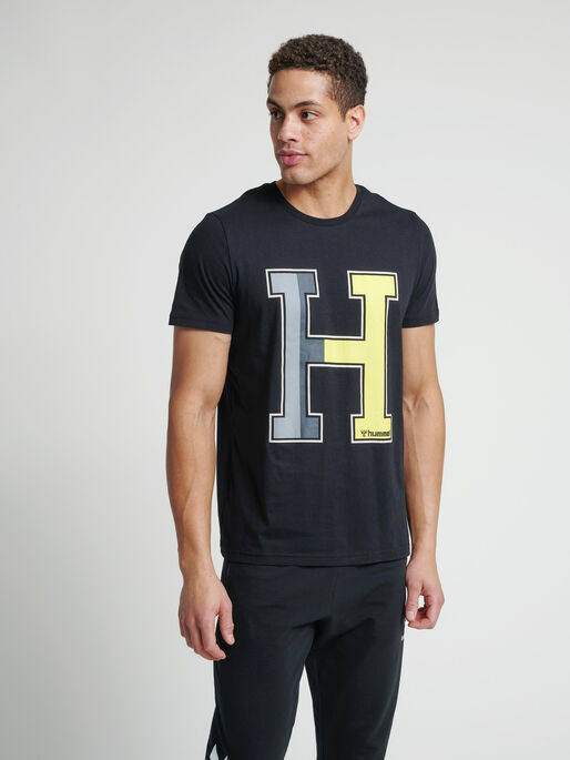 hmlLANEWAY T-SHIRT, BLACK, model