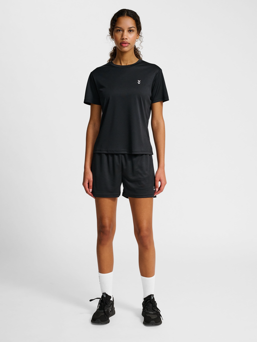 hmlPULSE TRAINING W T-SHIRT S/S, BLACK, model