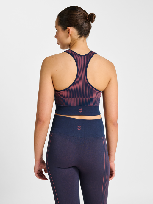 hmlYOGA SEAMLESS W CROP TOP, DRESS BLUES, model