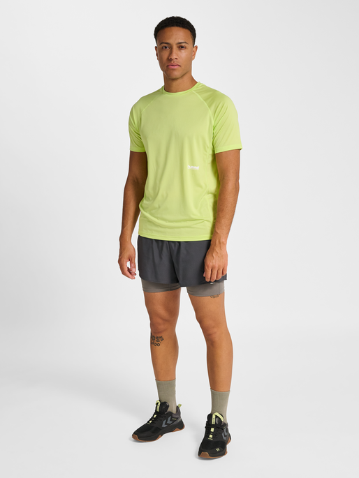 hmlPULSE WORKOUT T-SHIRT S/S, SHADOW LIME, model