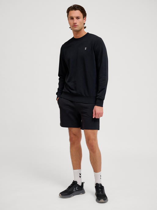 hmlPULSE SWEAT CREWNECK, BLACK, model