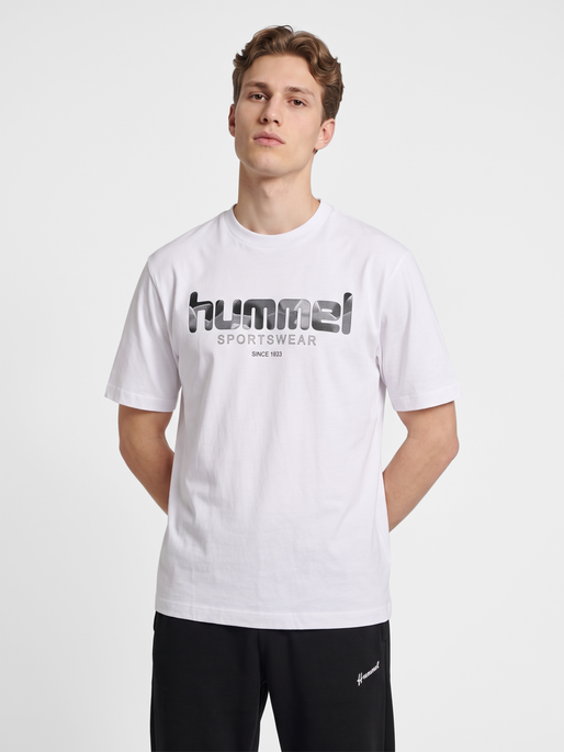 hmlCLUB LOGO T-SHIRT S/S, WHITE, model