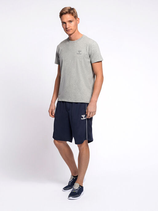 hmlSIGGE T-SHIRT S/S, GREY MELANGE, model