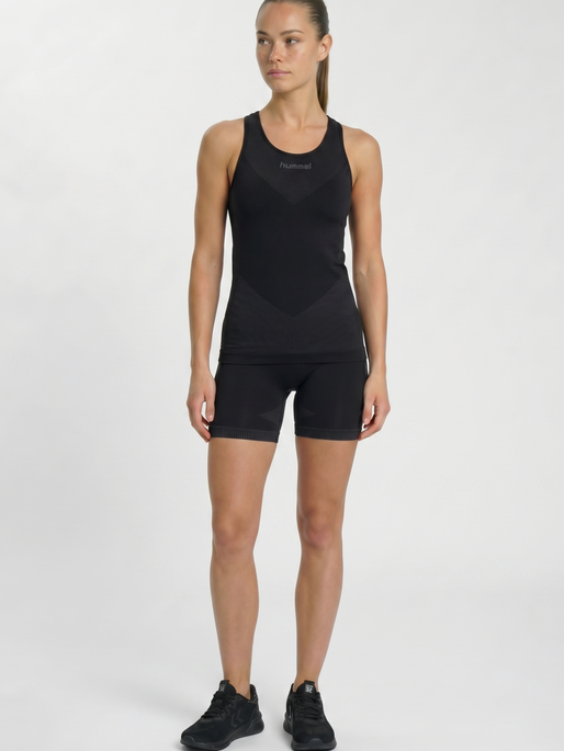 HUMMEL FIRST SEAMLESS TANK TOP WOMAN, BLACK, model
