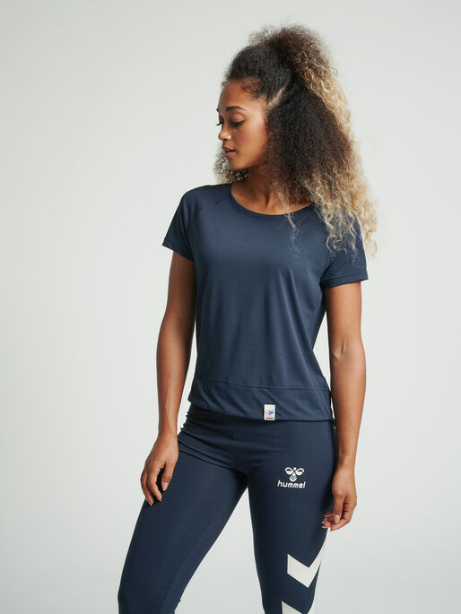 hmlPAMMI LOOSE T-SHIRT, BLUE NIGHTS, model