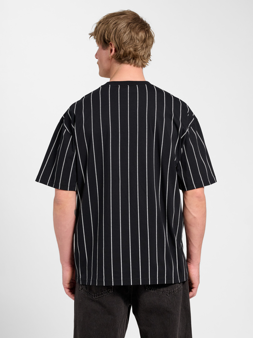 Chevron Pinstripe T-Shirt, BLACK/WHITE, model