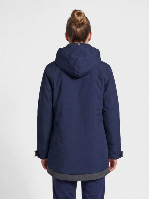 hmlNORTH PARKA JACKET WOMAN, MARINE, model