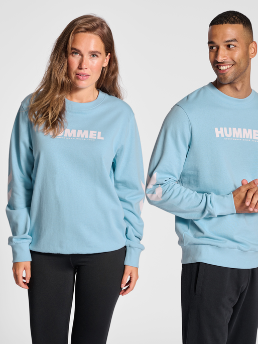 hmlLEGACY SWEATSHIRT, PLACID BLUE, model