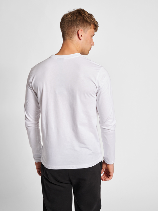 hmlRED HEAVY T-SHIRT L/S, WHITE, model