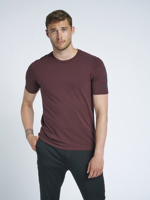 hmlMACE T-SHIRT, 8016, model