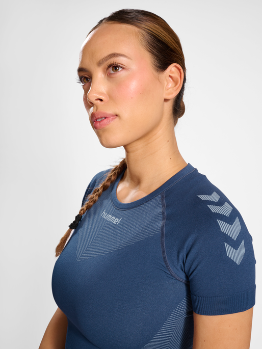 HUMMEL FIRST SEAMLESS JERSEY S/S W, VINTAGE INDIGO, model