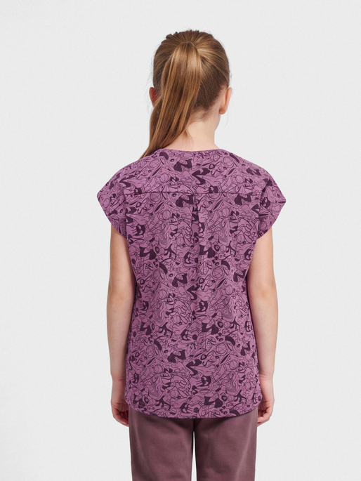 hmlSPACE JAM DIEZ T-SHIRT S/S, BORDEAUX, model