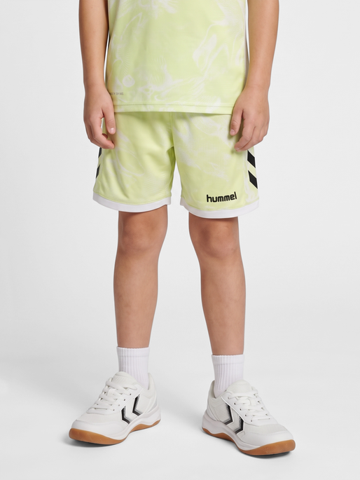hmlBLAZE CLUB 26 GRAPHIC SET KIDS, ASIAN PEAR/WHITE, model