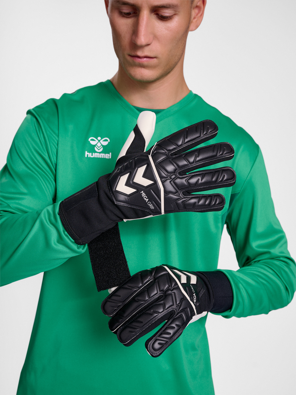 Hummel goalkeeper gloves best sale