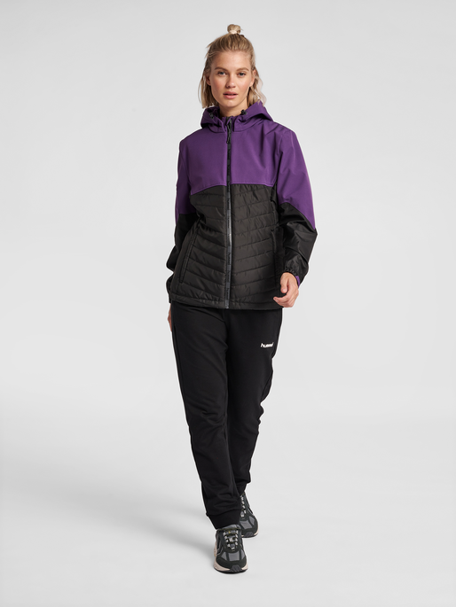 hmlNORTH HYBRID JACKET WOMAN, CROWN JEWEL, model