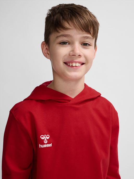 hmlGO 2.0 HOODIE KIDS, TRUE RED, model