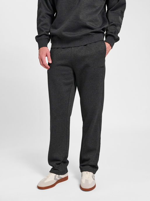 hmlSW CHEVRON ATHLETIC SWEAT PANTS, DARK GREY MELANGE, model
