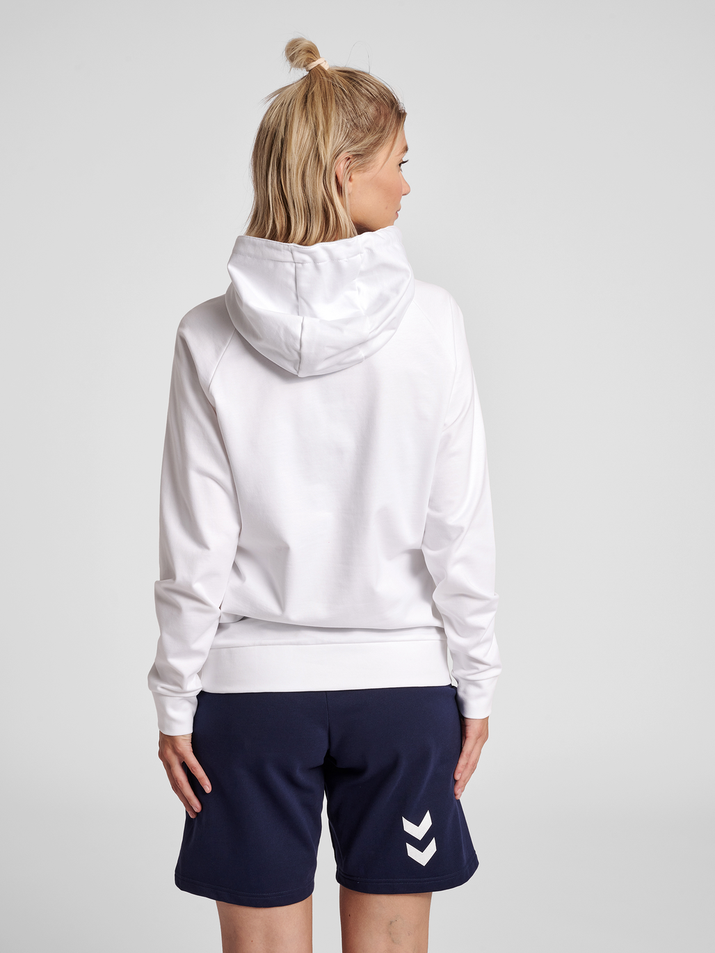 HUMMEL GO COTTON LOGO HOODIE WOMAN, WHITE, model