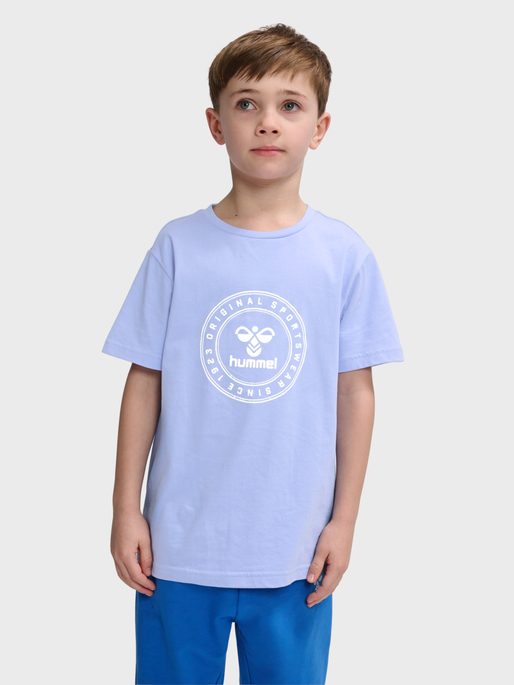 hmlTRES CIRCLE T-SHIRT S/S, HYDRANGEA, model