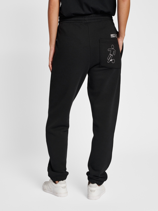 hmlAMNESTY SWEATPANTS, 2001, model