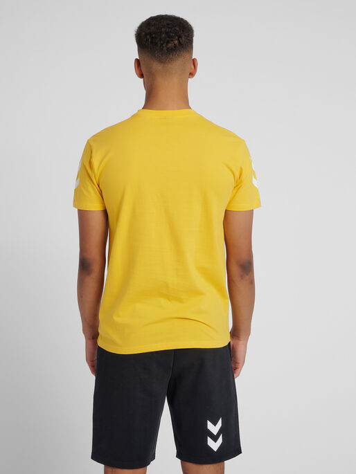 HUMMEL GO COTTON T-SHIRT S/S, SPORTS YELLOW, model