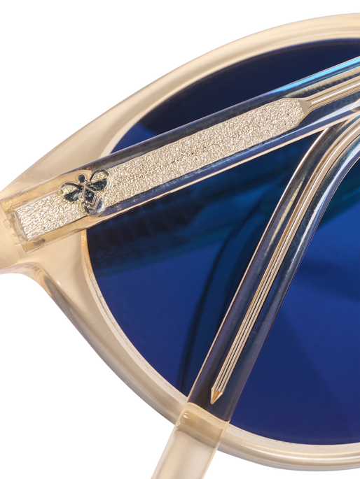 hmlFENCER, 1949, packshot