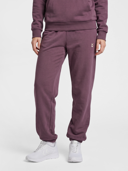 hmlPULSE W SWEAT PANTS, BLACK PLUM, model