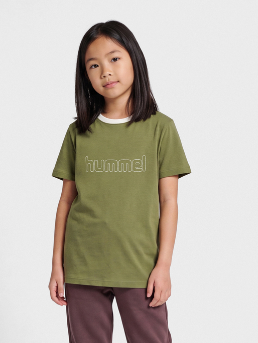 hmlCLOUD T-SHIRT S/S, OLIVE BRANCH, model