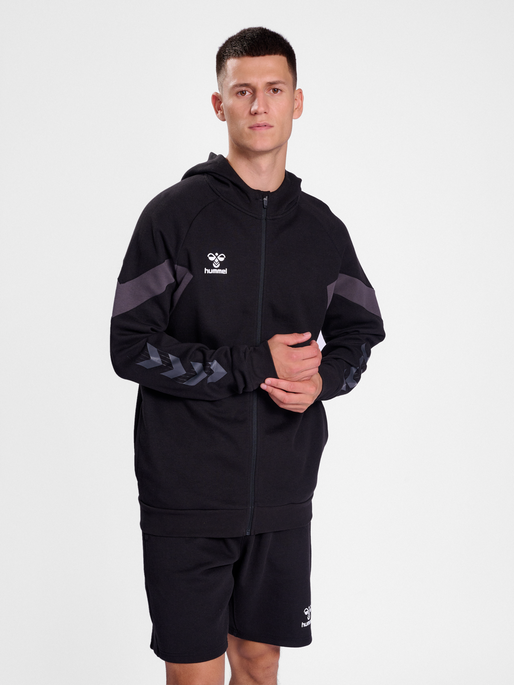 hmlTRAVEL ZIP HOODIE, BLACK, model