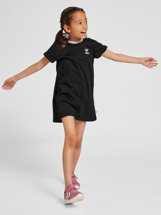 hmlMILLE T-SHIRT DRESS S/S, BLACK, model