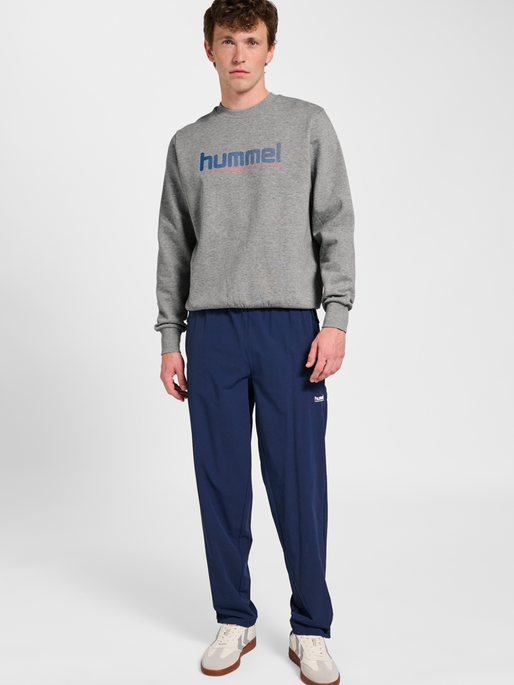 hmlGRAPHIC CREWNECK, GREY MELANGE, model