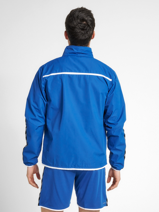 hmlAUTHENTIC TRAINING JACKET, TRUE BLUE, model