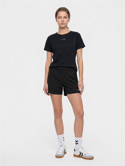 hmlTECH W SHORTS, BLACK, model