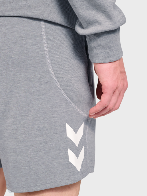 hmlMOVE 2.0 SHORTS, GREY MELANGE, model