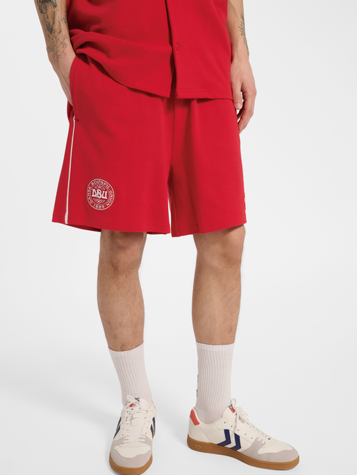 DBU 26 FAN KNITTED SHORTS, TANGO RED, model