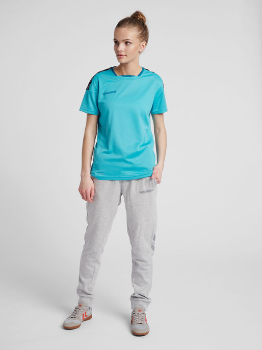 hmlAUTHENTIC POLY JERSEY WOMAN S/S, BLUEBIRD, model