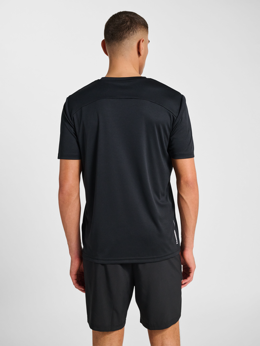 hmlPULSE TRAINING  T-SHIRT S/S, BLACK hmlPULSE TRAINING  T-SHIRT S/S, BLACK, model