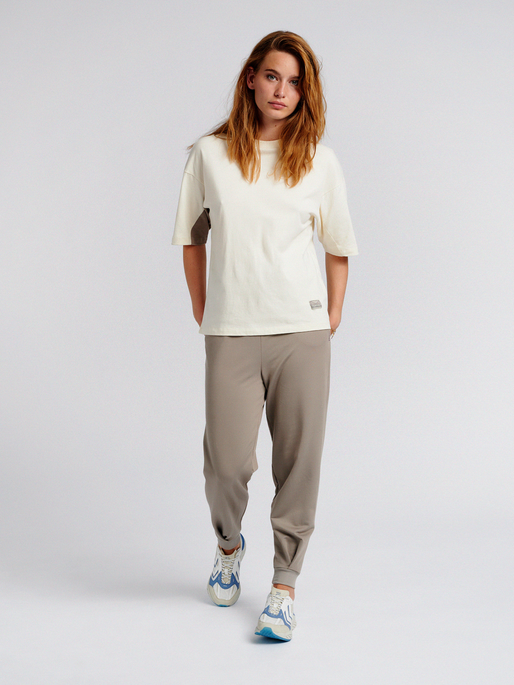 hmlROOFTOP T-SHIRT, 9022, model